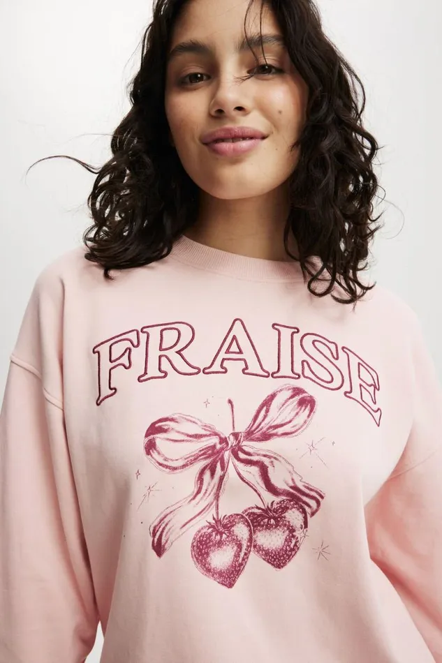 Classic Graphic Crew Sweatshirt Fraise Rose Quartz Women Cotton On Sweaters and Cardigans Classic Graphic Crew Sweatshirt Fraise Rose Quartz Women Cotton On Sweaters and Cardigans