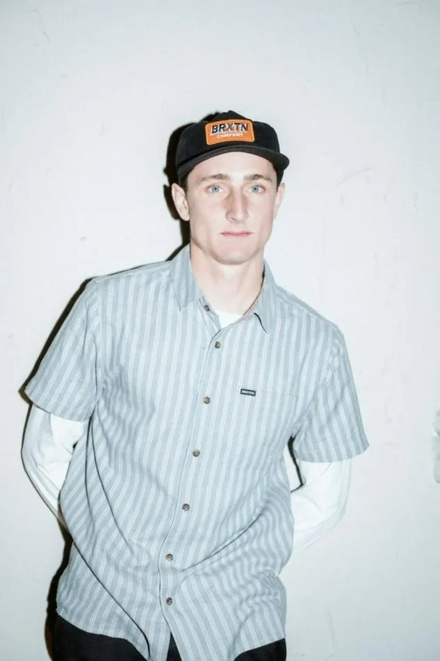 Men CRU Oxford Stripe SS Shirt Basalt Bluewhitcap Stripe Brixton Button Ups