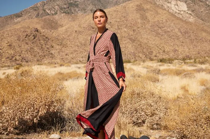 Natalie Martin NICO LS MAXI WITH SASH Block Zigzag Noire Shop Dresses