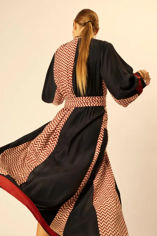 Natalie Martin NICO LS MAXI WITH SASH Block Zigzag Noire Shop Dresses