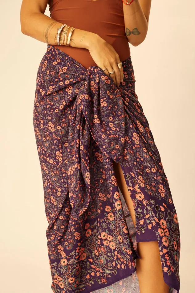 Natalie Martin SARONGSCARF Petite Fleur Aubergine Shop Bottoms
