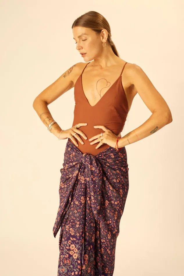 Natalie Martin SARONGSCARF Petite Fleur Aubergine Shop Bottoms