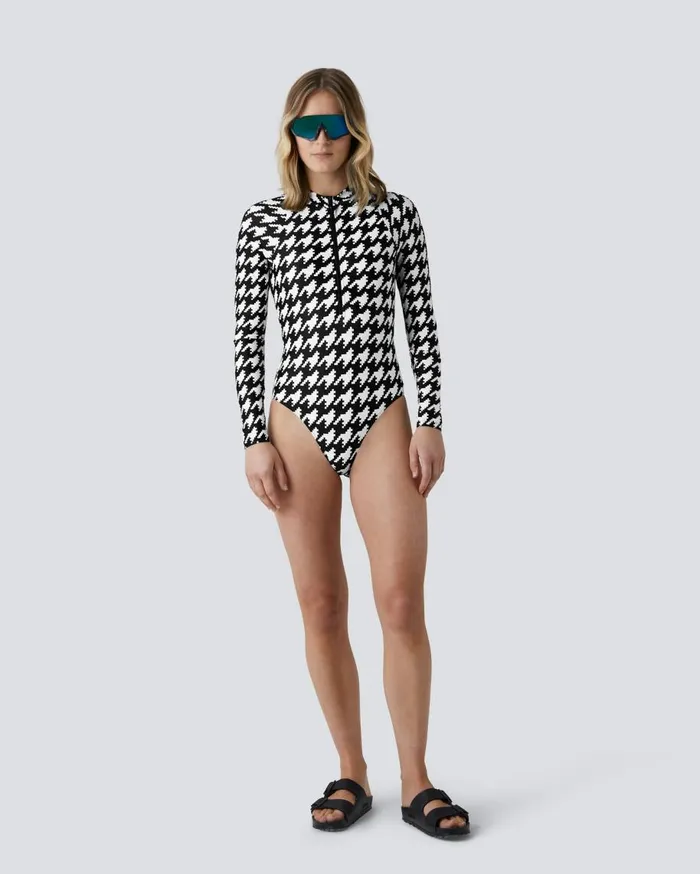 Perfect Moment Swim Houndstooth PM HalfZip Spring Suit Black and White 8211 Houndstooth Print 8211 Women