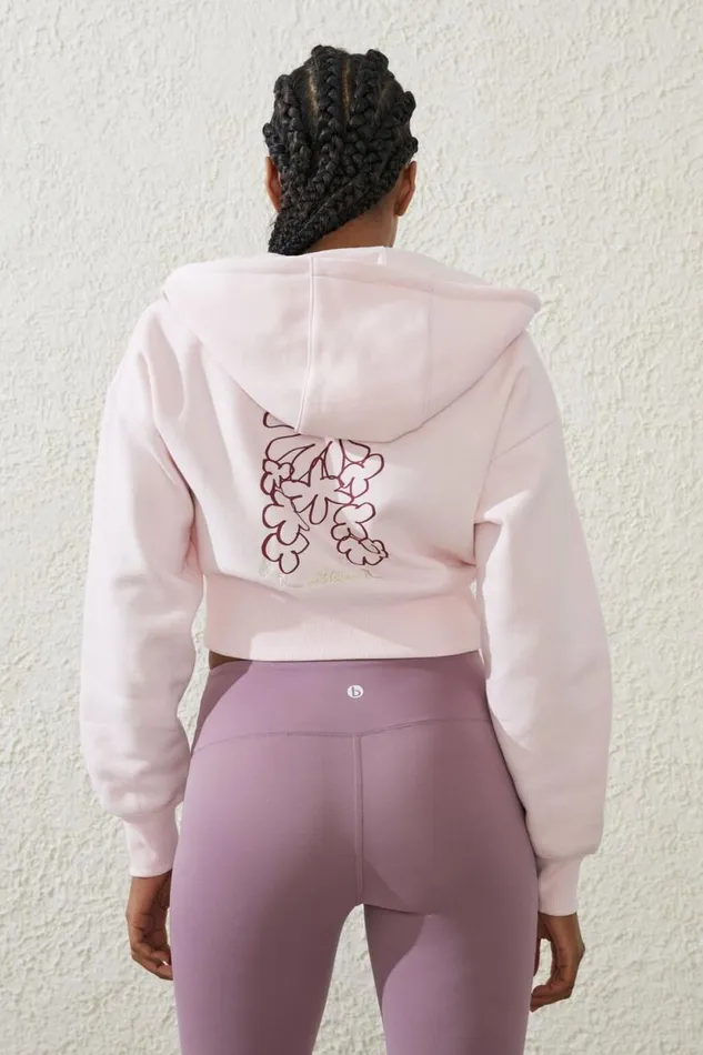 Plush Essential Graphic Cropped Zip Through Cherry Dreamlcn Amber Vittoria Women Cotton On Sweats and Hoodies Plush Essential Graphic Cropped Zip Through Cherry Dreamlcn Amber Vittoria Women Cotton On Sweats and Hoodies