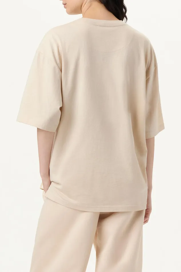Tops and TShirts Women Fila Apex Relaxed Box Tee 922 Brazilian Sand Tops and TShirts Women Fila Apex Relaxed Box Tee 922 Brazilian Sand