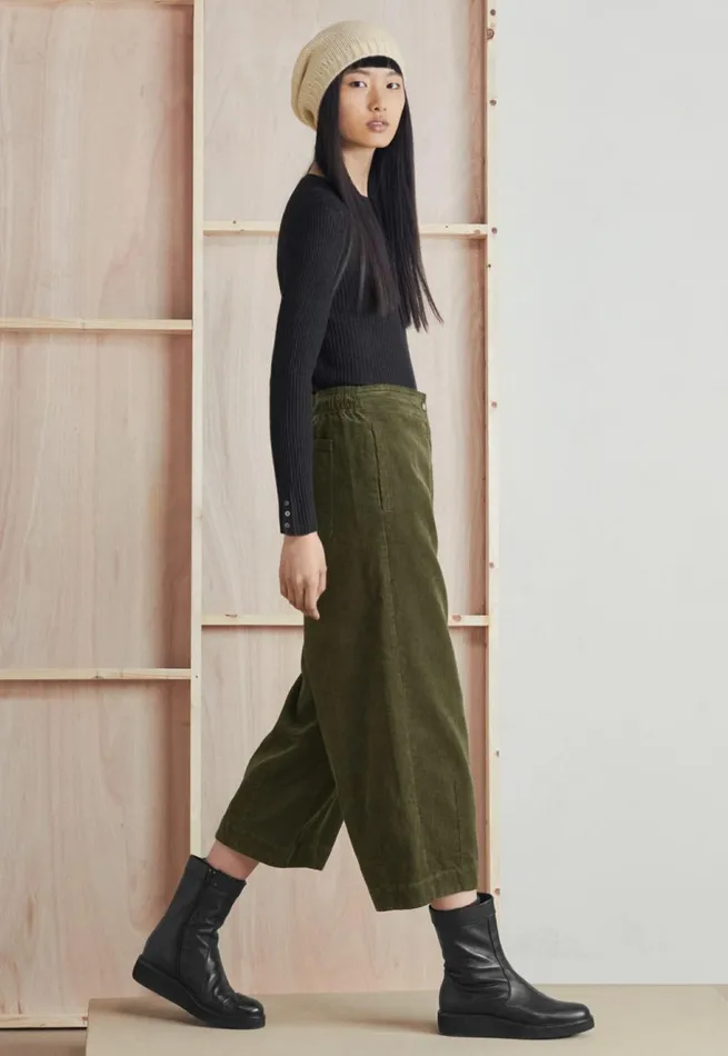 Women Cropped Trousers Dark Fern Poetry Fashion Trousers and Shorts