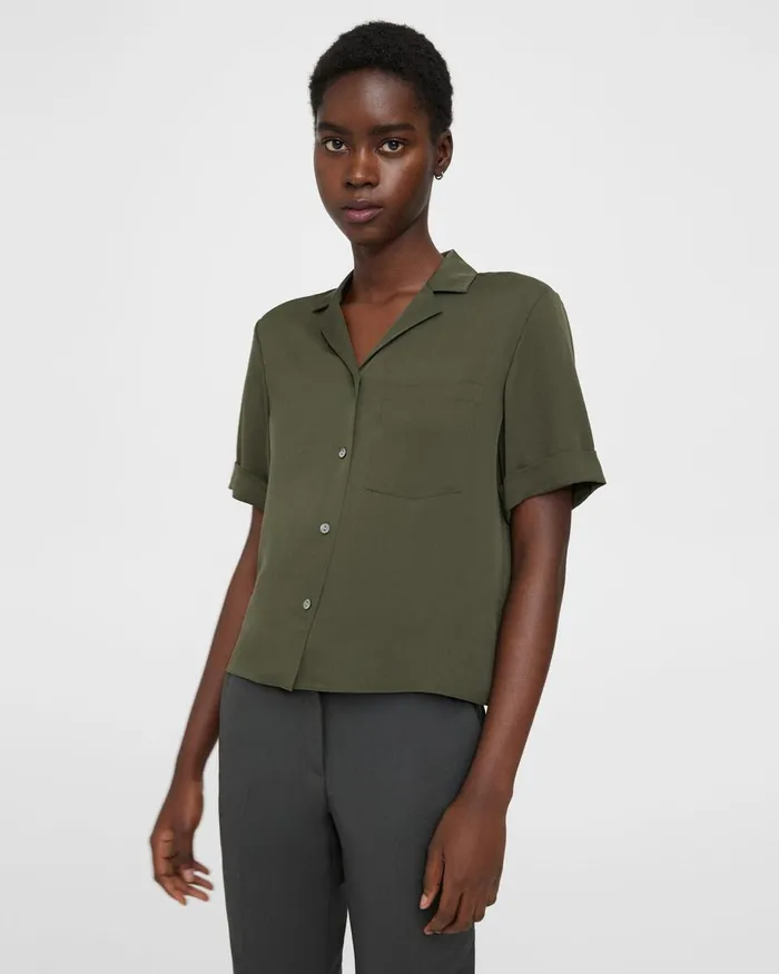 Women Theory Tops Camp Shirt In Silk Georgette Dark Olive